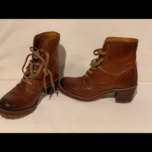 Frye Sabrina combat boots caramel size 7